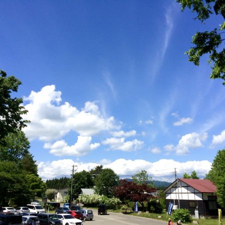 初日の青空