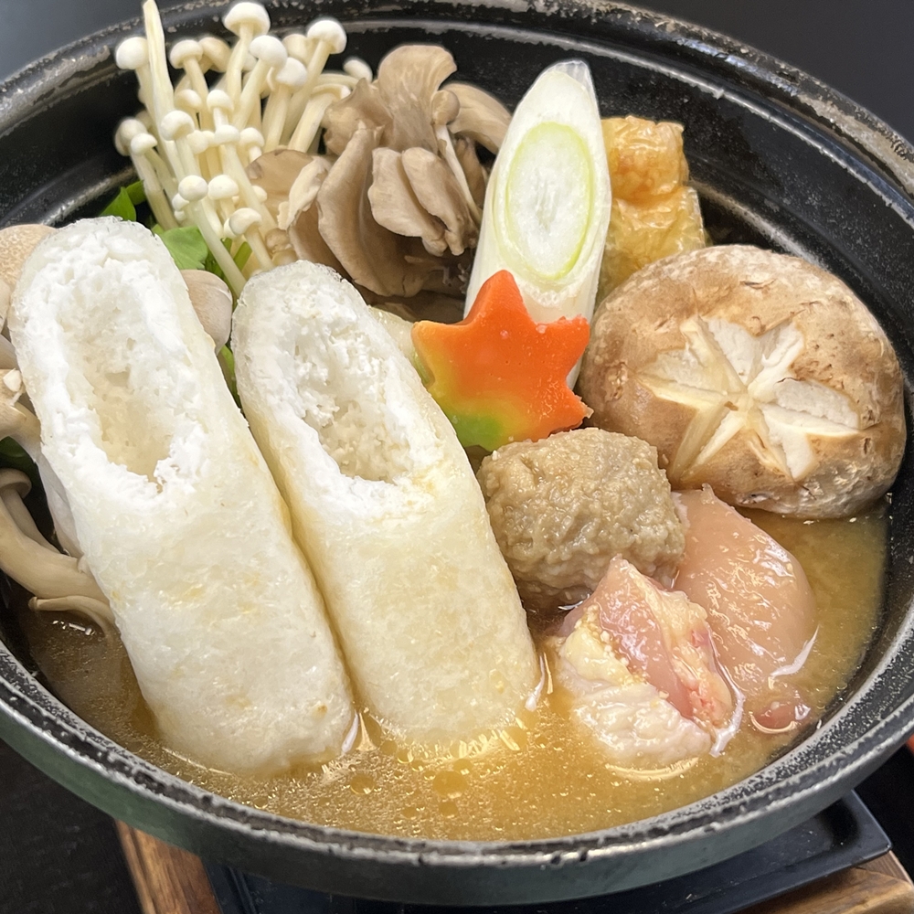 こたつ観劇と比内地鶏のきりたんぽ味噌鍋御膳・温泉入浴がセットのプラン