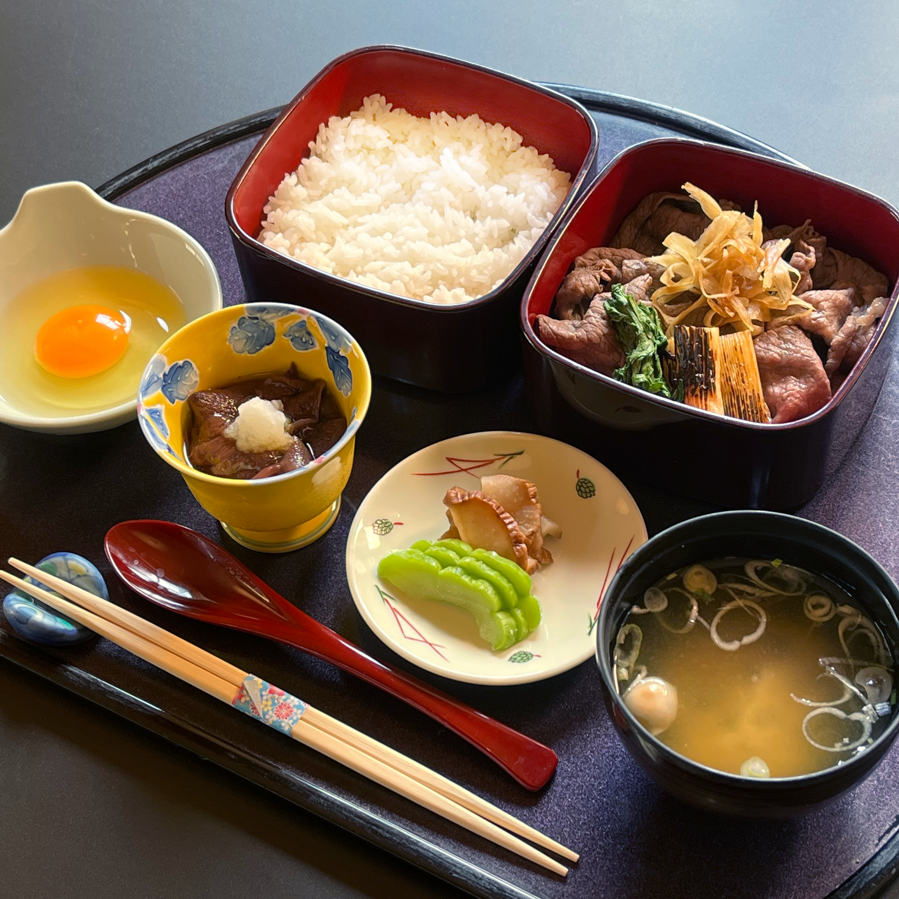 祭ステージThis is Akitaと秋田錦牛のすきやき重・温泉がセットになったプラン